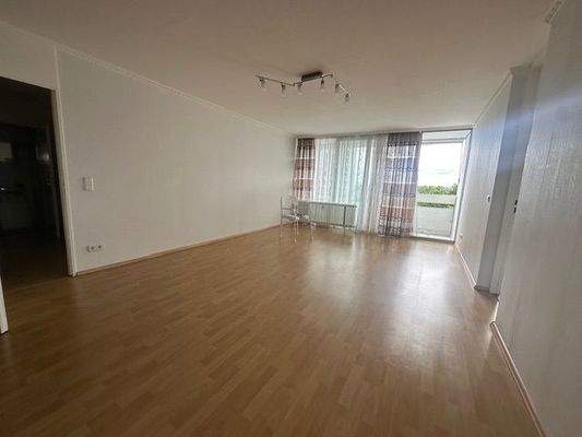 Wohnzimmer Richtung Balkon