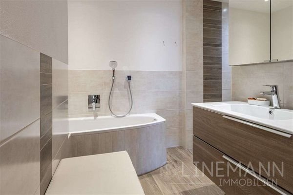 Badezimmer-1.OG-17-HDR