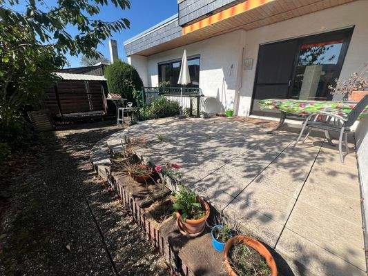 Rückansicht Haus mit Terrasse