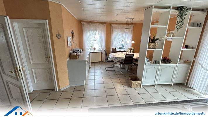 Küche mit Essbereich