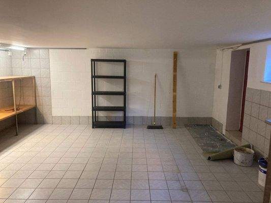 gr. Keller mit Ausgan zum Garten