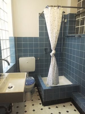 Badezimmer 1.OG (Straßenseite)