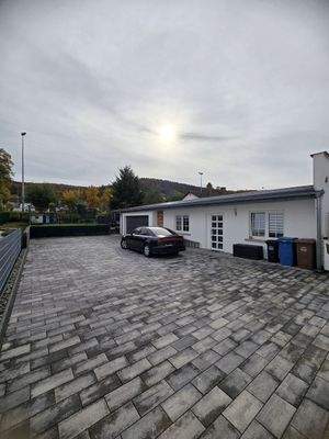 Ansicht Werkstattgebäude und Doppelgarage