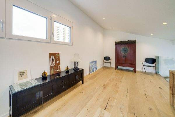 Galerie mit Fensterband