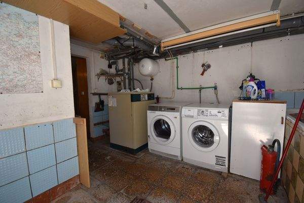 35 Waschküche und Heizung.JPG