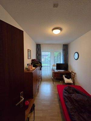 Schlafzimmer 1 EG.jpg