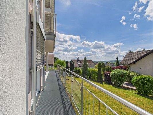 Balkon (Wohn-/Essbereich)