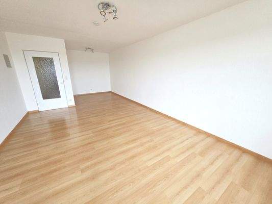 Wohn-Schlafraum mit Balkonzugang (3)_#154145