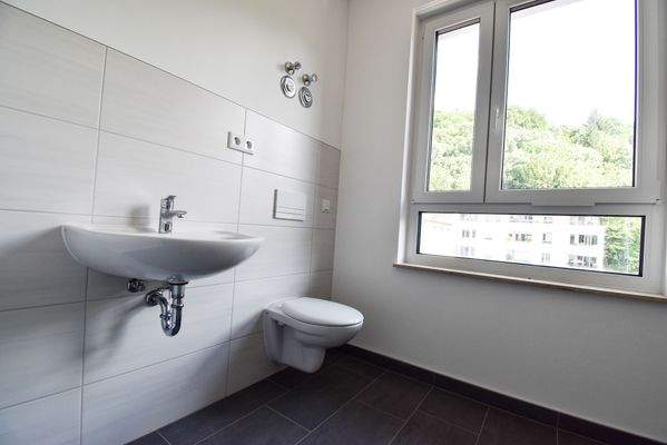 21 Bad mit Dusche.JPG