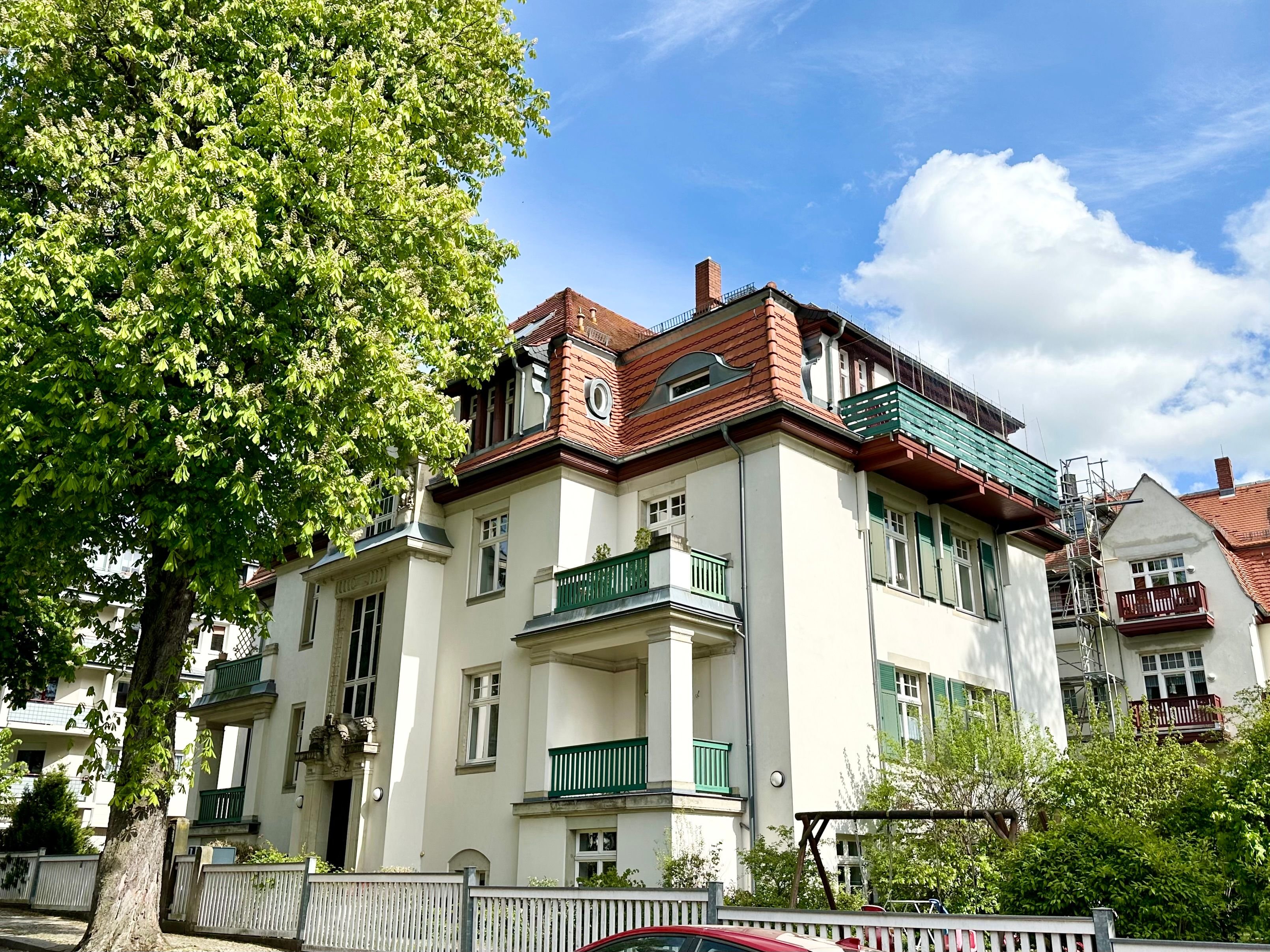 Sehr schöne 4-Zimmer-Dachgeschoss-Maisonette-Wohnung in denkmalgeschützter,  sanierter Villa auf dem Weißen Hirsch | Maisonette Dresden (2EVWK5J) |  immowelt