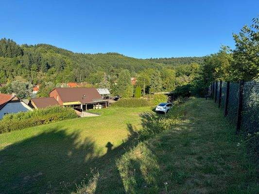 Blick Rückansicht Grundstück und Haus