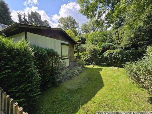 Grundstück mit Gartenhaus