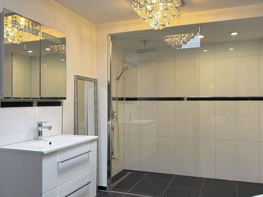 bodenebene, begehbare Dusche