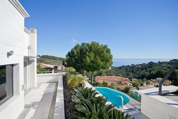 Terrasse mit Meerblick in Bendinat neue Villa zu verkaufen