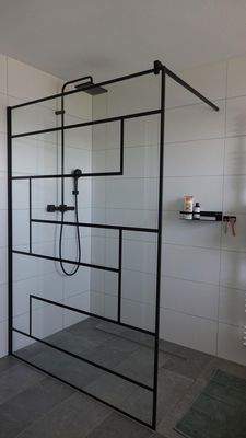 Walk-in Dusche im Bad OG