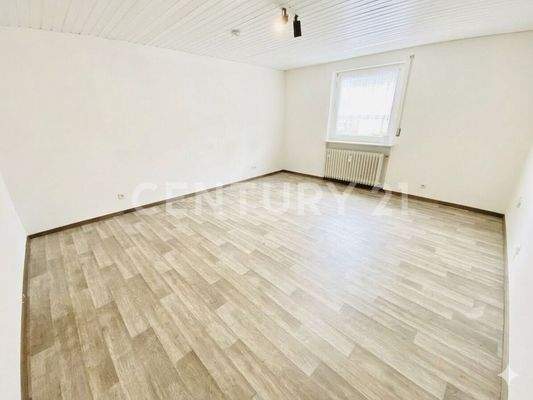 EG - separates Zimmer (mit Küchenanschlüssen)