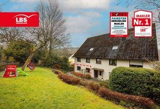 Außenansicht mit Garten