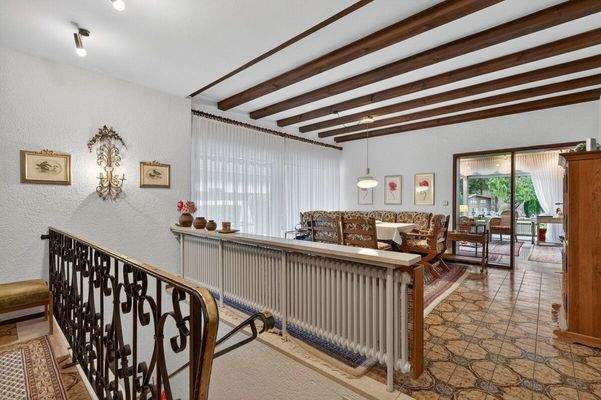 Esszimmer mit Treppe ins UG