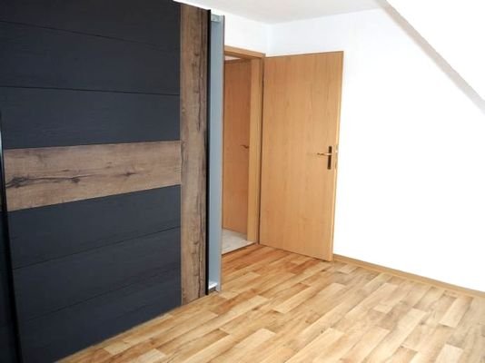 Schlafzimmer mit Kleiderschrank