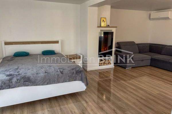 Schlafbereich mit Elektrokamin.jpg