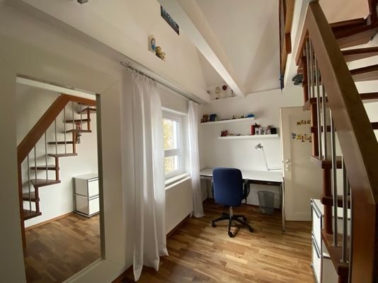 Kinderzimmer oder  Büro 1. OG