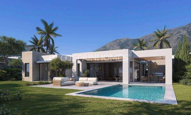 Sea View Villas in a Prime Location in Mijas