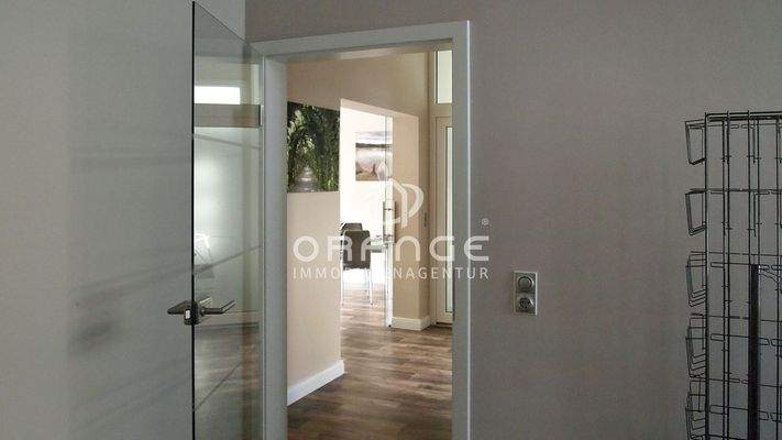 Büroräume mit Pantryküche und WC im Erdgeschoss