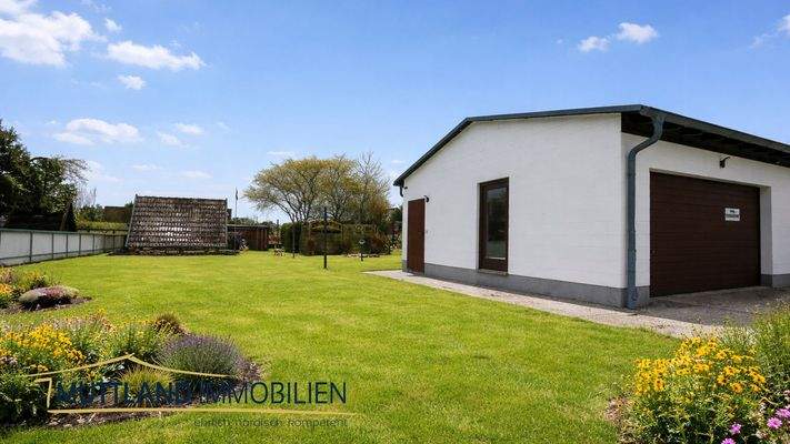 Grundtsück mit KI-generiertem Sommerfeeling