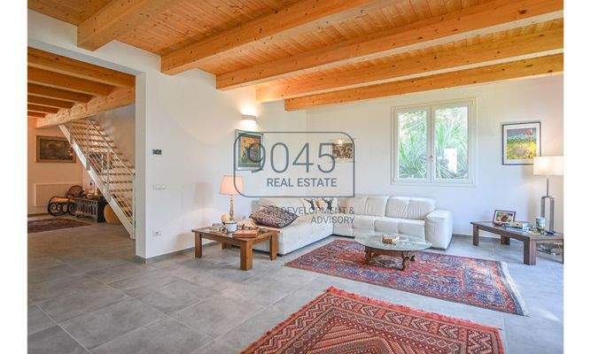 Zeitgemäße Landvilla in nachhaltiger Holzbauweise mit Panoramablick bei Potenza Picena