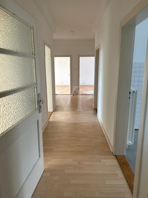 Eingangstür mit Flur
