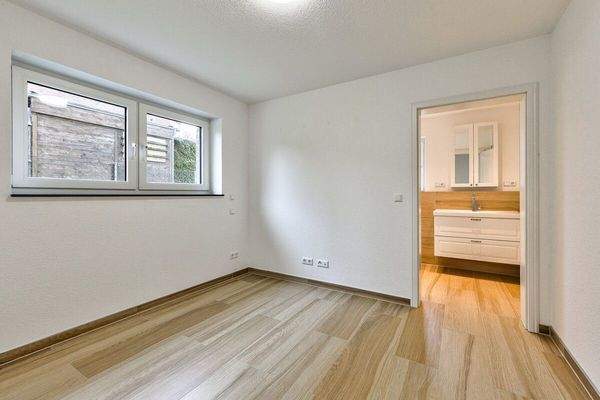 Souterrain Zimmer 2 mit En-Suite-Bad