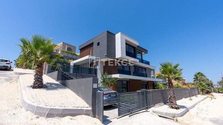 Villa with Pool Close to the Sea in İzmir Çeşme