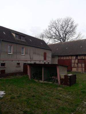 Hof mit Hundezwinger