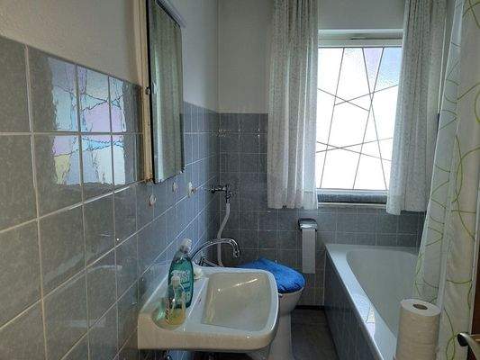 Bad mit Wanne und WC