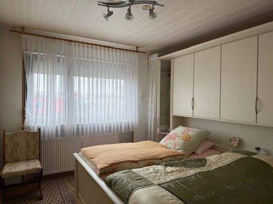 Geräumiges Schlafzimmer