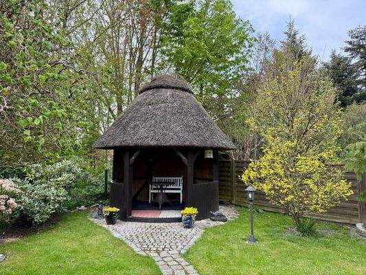 Freisitz mit Reetdach