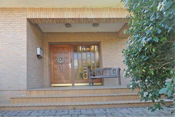 Überdachter Hauseingang