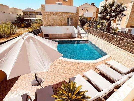 Kreta, Platanias: Luxuriöser 4-Villen-Komplex zu verkaufen, nur wenige Meter vom Meer entfernt!