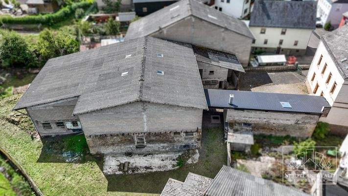 Luftbild - Scheune mit Hof und Anbau