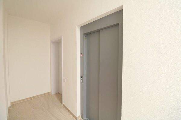 Wohnungseingang-Aufzug