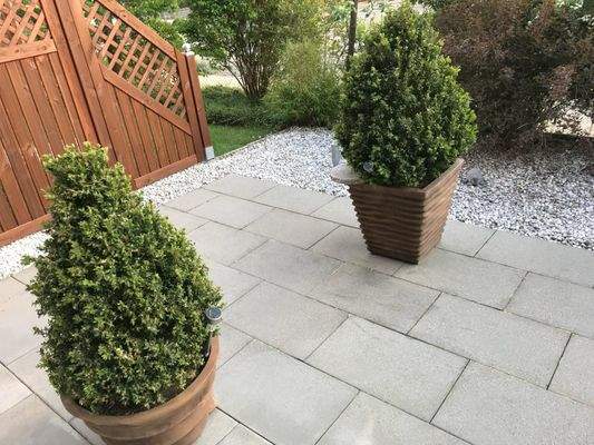 Terrasse mit Seitenwand