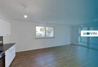 Ansicht I: Wohn- und Esszimmer mit offenem Küchenbereich