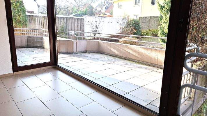 Eckfenster, Blick auf Terrasse, Gartenseite