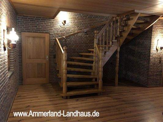 Flur EG Treppe ins OG