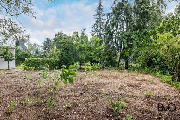 Großzügiges Grundstück mit Entwicklungspotenzial