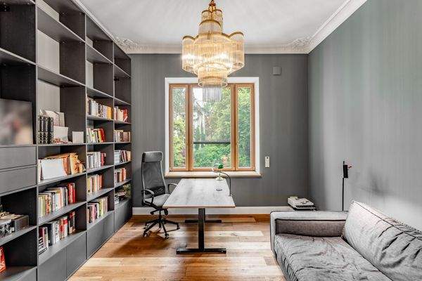 Bibliothek mit Arbeitsbereich/Potenzielles Schlafzimmer