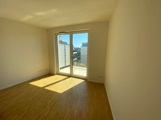 Wohnzimmer mit Balkon