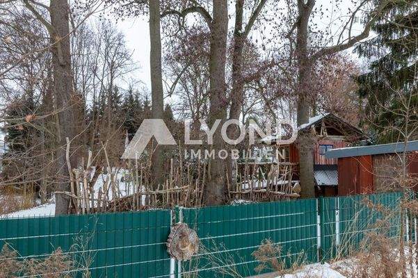 Kinderhaus im Grundstück