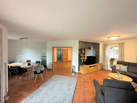 Wohnzimmer mit Essbereich