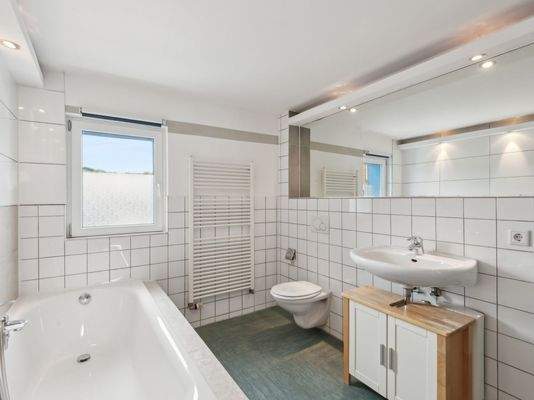 Wannen- und Duschbad Ansicht 1